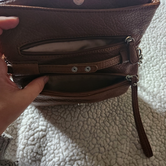 *SOLD*Nine West Genuine Leather Purse - Picture 7 of 9